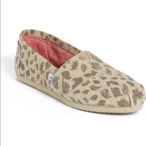 TOMS CLASSIC LEOPARD PRINT SLIP ON